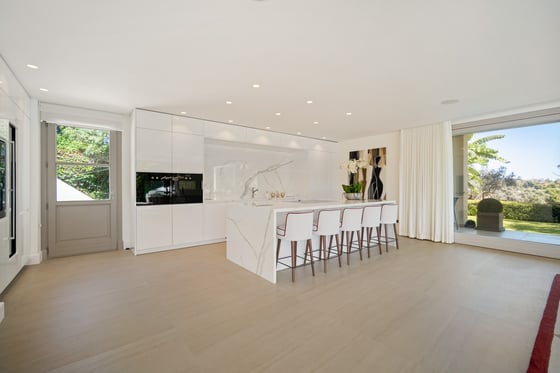 A private oasis nestled in an enviable front-line golf, picture 10