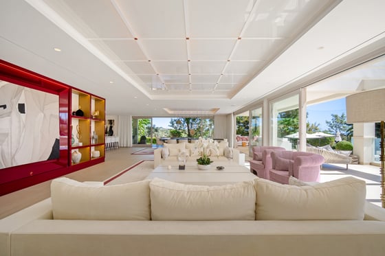 A private oasis nestled in an enviable front-line golf, picture 6