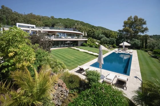 Living in overwhelmed by its opulence in Sotogrande gated 24, picture 1