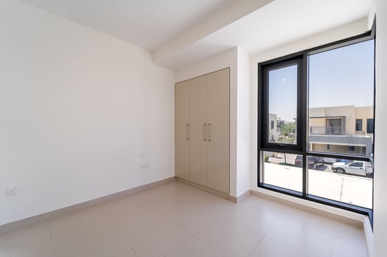 Vacant Now  |  Unfurnished  |  Corner Unit, picture 13