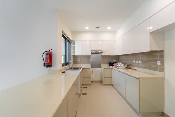 Vacant Now  |  Unfurnished  |  Corner Unit, picture 3
