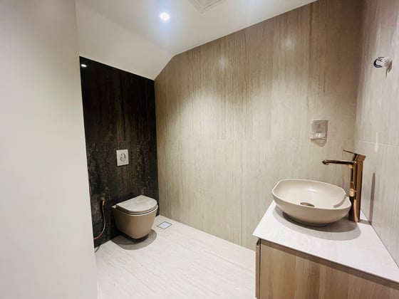 Fully Upgraded | Vacant | Internal Location, picture 8