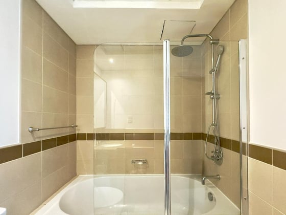 Boulevard View | High Floor | Great Condition, picture 10