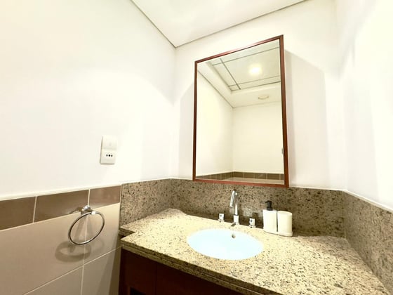 Boulevard View | High Floor | Great Condition, picture 9