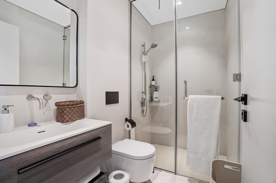 Upgraded | Furnished | Landscaped | Vacant, picture 16