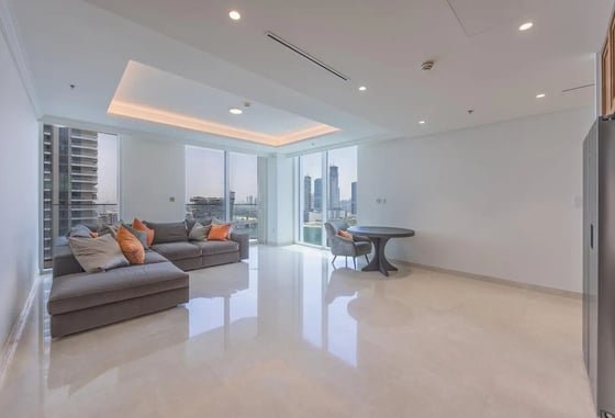 Full Marina Views | Spacious Layout | Beachfront Living, picture 2