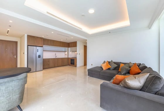 Full Marina Views | Spacious Layout | Beachfront Living, picture 3