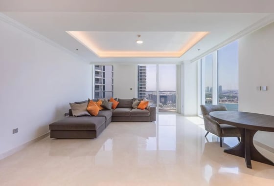 Full Marina Views | Spacious Layout | Beachfront Living, picture 11