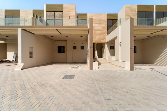Next to Pool & Park | Motivated Seller | Branded, picture 2