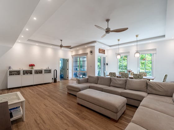 Stunning |  Fully Upgraded | Garden View, picture 6