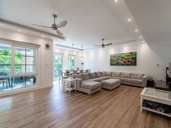 Stunning |  Fully Upgraded | Garden View, picture 5