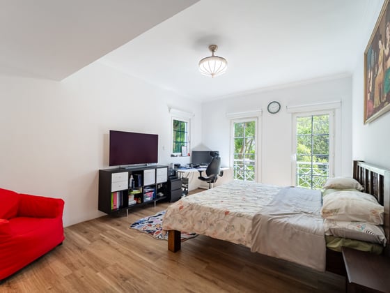 Stunning |  Fully Upgraded | Garden View, picture 9