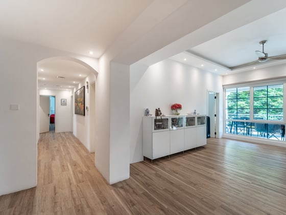 Stunning |  Fully Upgraded | Garden View, picture 3