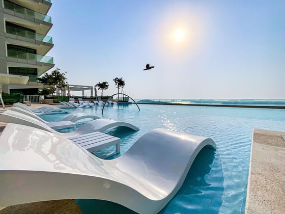 Great Deal | 5 Star Amenities| Palm & Marina views, picture 3