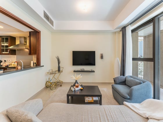 Boulevard View | Low Floor | Spacious Layout, picture 3