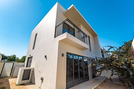 Vacant 4 BR | Bright Corner Townhouse..., picture 24