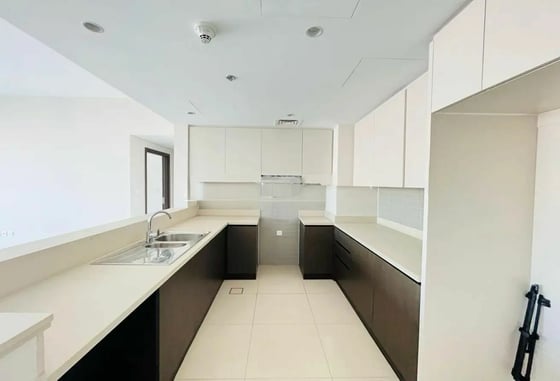 High Floor | Desirable Layout | Water View, picture 5