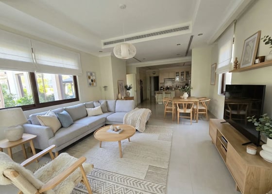 Double Ceiling | Corner Plot | Rare Four Bedroom plus Study, picture 8