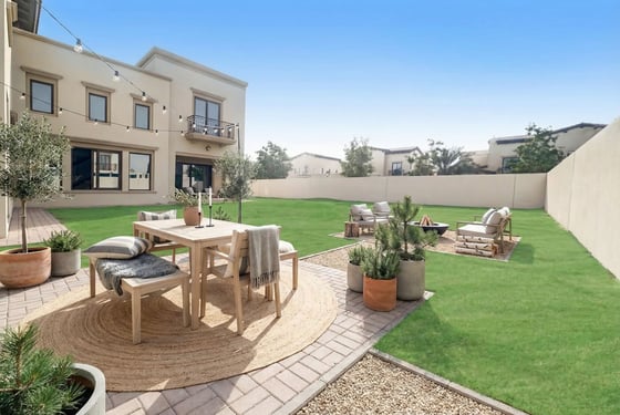 Double Ceiling | Corner Plot | Rare Four Bedroom plus Study, picture 1