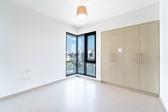 Corner Unit | Vacant on Transfer | Greenbelt Backing, picture 9