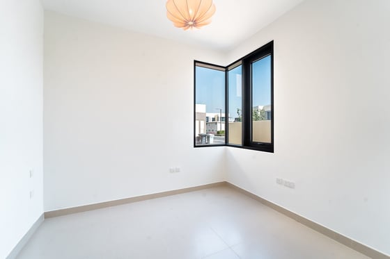 Corner Unit | Vacant on Transfer | Greenbelt Backing, picture 7