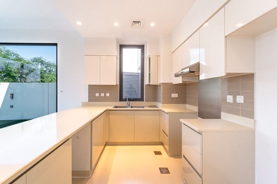 Corner Unit | Vacant on Transfer | Greenbelt Backing, picture 3