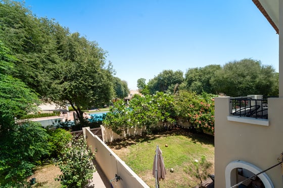 Walk to the Pool | Single Row | Private Garden, picture 2