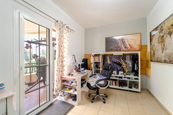 Walk to the Pool | Single Row | Private Garden, picture 9
