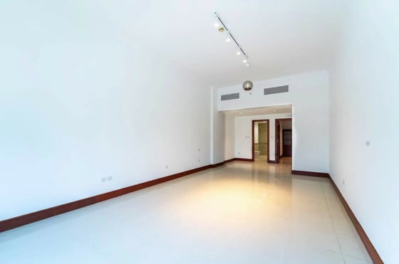 Vacant Soon | Double Garage | Direct Park Access, picture 4