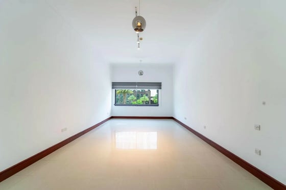 Vacant Soon | Double Garage | Direct Park Access, picture 8