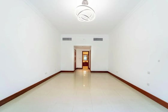 Vacant Soon | Double Garage | Direct Park Access, picture 6