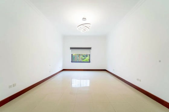 Vacant Soon | Double Garage | Direct Park Access, picture 3