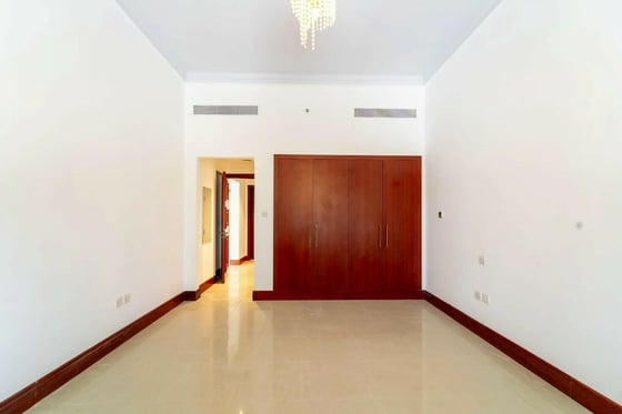 Vacant Soon | Double Garage | Direct Park Access, picture 9