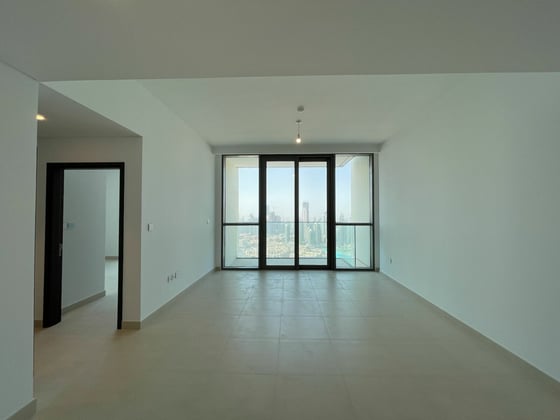 Prime Downtown Living | Featuring Exceptional 3 BR + Maid's, picture 2