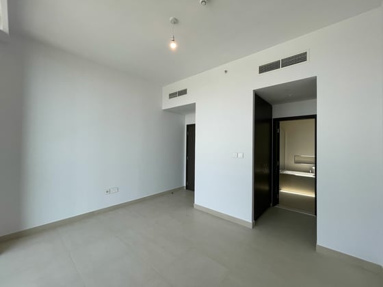 Prime Downtown Living | Featuring Exceptional 3 BR + Maid's, picture 3