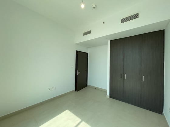 Prime Downtown Living | Featuring Exceptional 3 BR + Maid's, picture 5