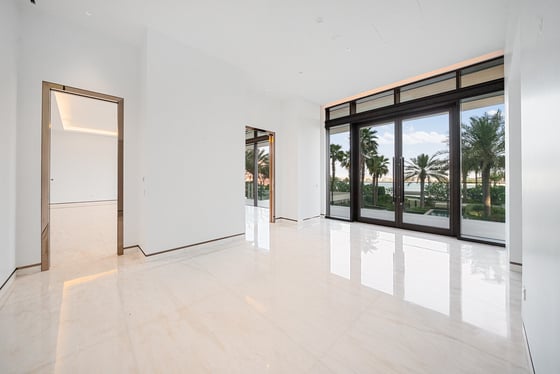Must-See Trophy 4BR Garden Suite with Private Pool, picture 18
