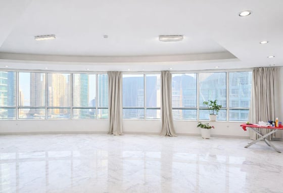 Spacious 4-bedroom apartment with a maid’s room for sale, picture 1