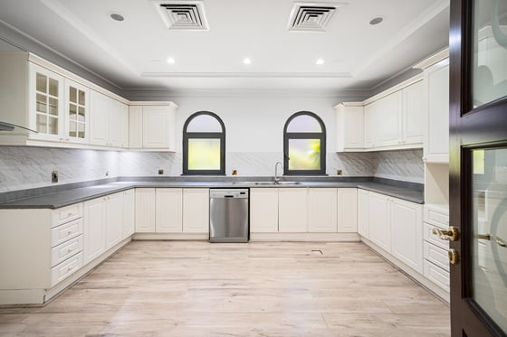 Partially Upgraded | Premium Location | Immaculate, picture 3