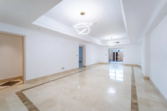 Fully Renovated | Triplex | Exceptional Space, picture 2