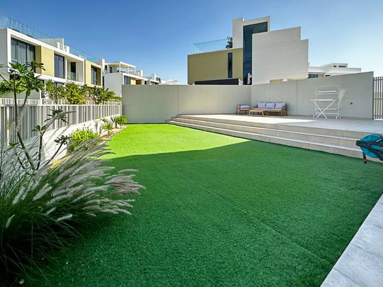 Modern Family Villa | Landscaped Garden | Golf Grove, picture 1