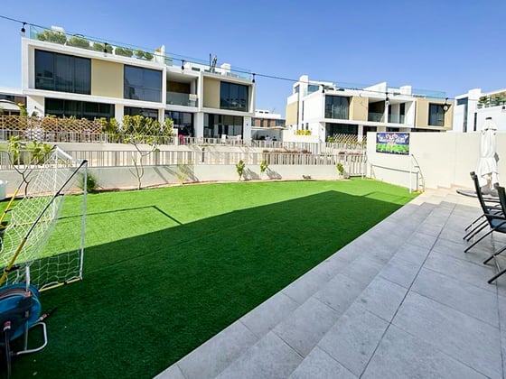 Modern Family Villa | Landscaped Garden | Golf Grove, picture 8