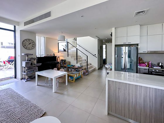 Modern Family Villa | Landscaped Garden | Golf Grove, picture 3