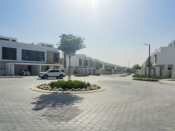 Modern Family Villa | Landscaped Garden | Golf Grove, picture 10