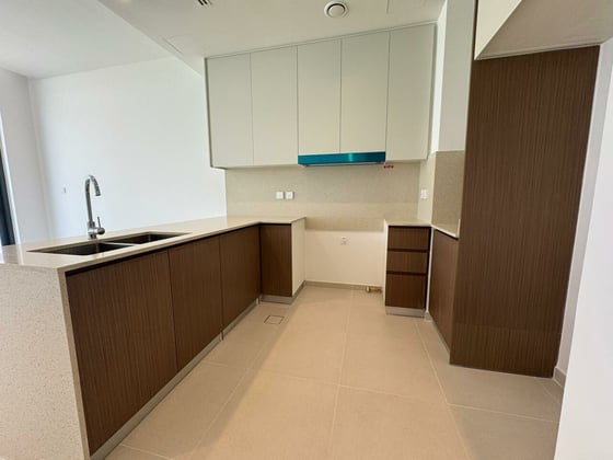 Brand New | Prime Location | Vacant....., picture 1