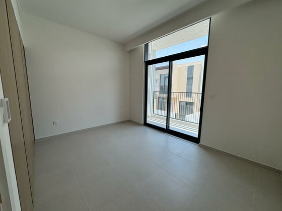 Brand New | Prime Location | Vacant....., picture 6