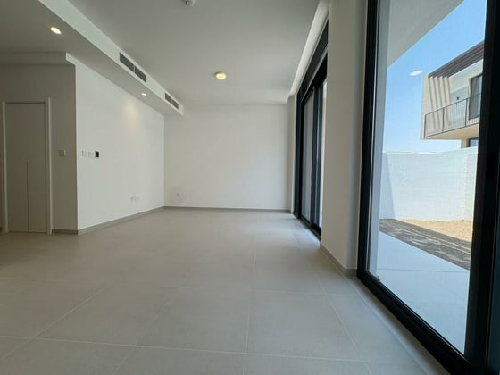Brand New | Prime Location | Vacant....., picture 5