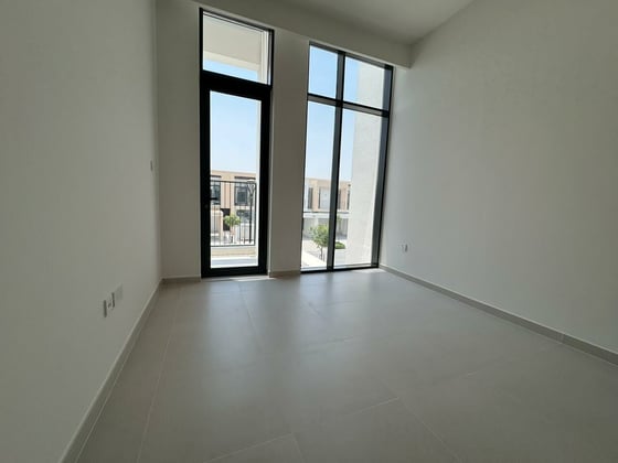 Brand New | Prime Location | Vacant....., picture 15