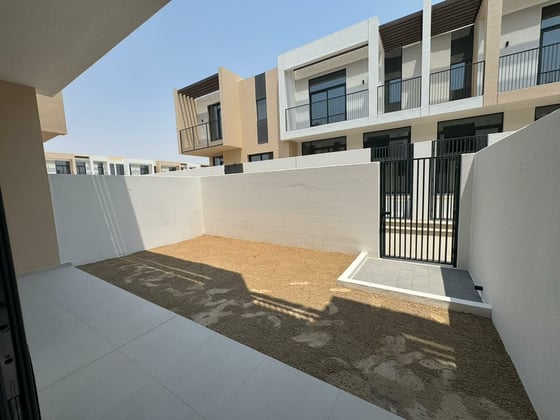 Brand New | Prime Location | Vacant....., picture 7