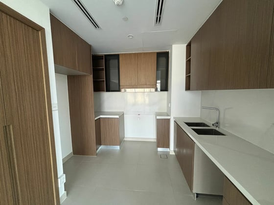 Corner Unit | Canal Views | Bright and Spacious, picture 13